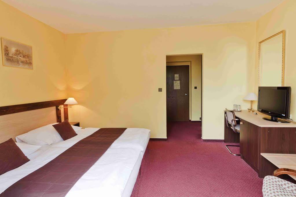 Hotel Adler Ceske Budejovice Exterior photo