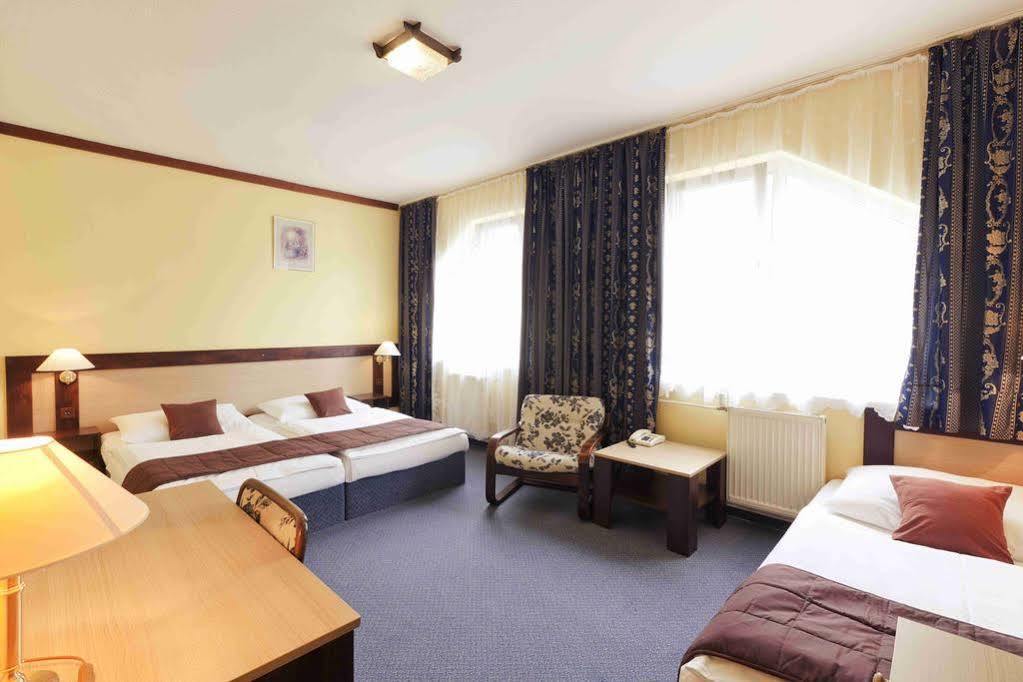 Hotel Adler Ceske Budejovice Exterior photo